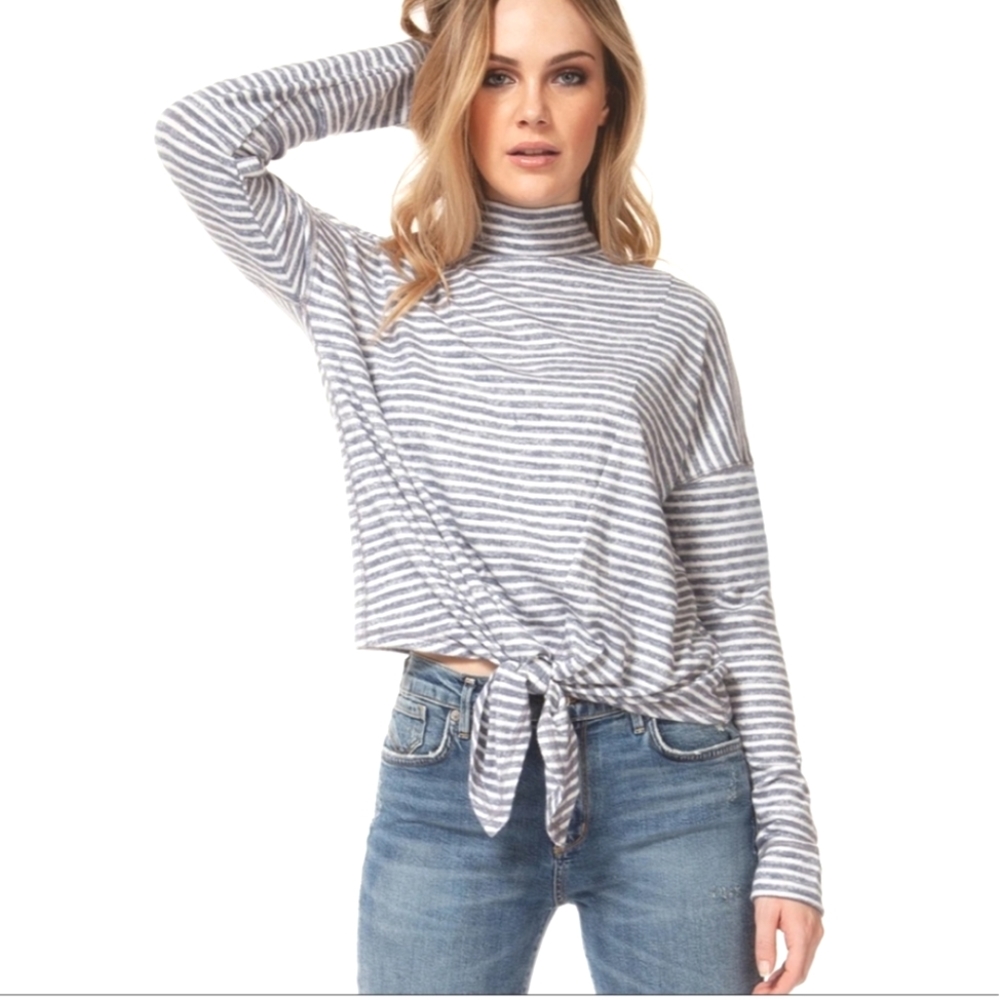 Dex Women's Mock neck Long Sleeve Shirt w a front tie, Grey/blue & White, XL